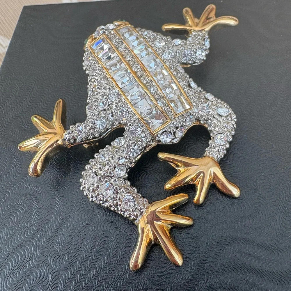 Kenneth Jay Lane frog brooch rhinestone gold tone new KJL - Picture 7 of 16